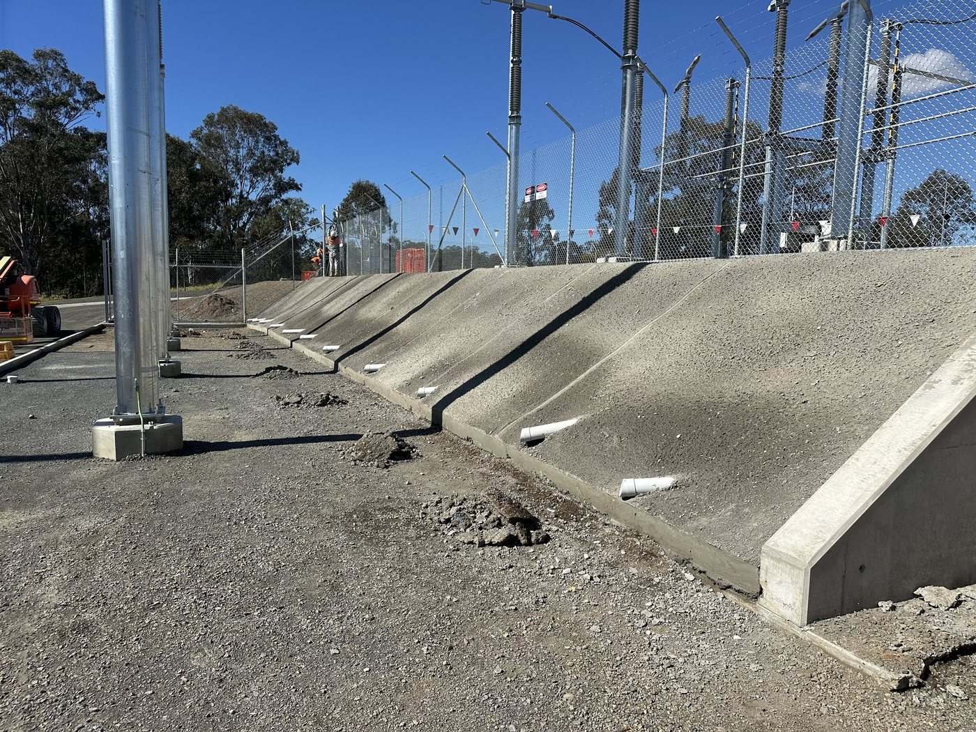 Shotcreted batter drains alongside a grid-scale energy facility